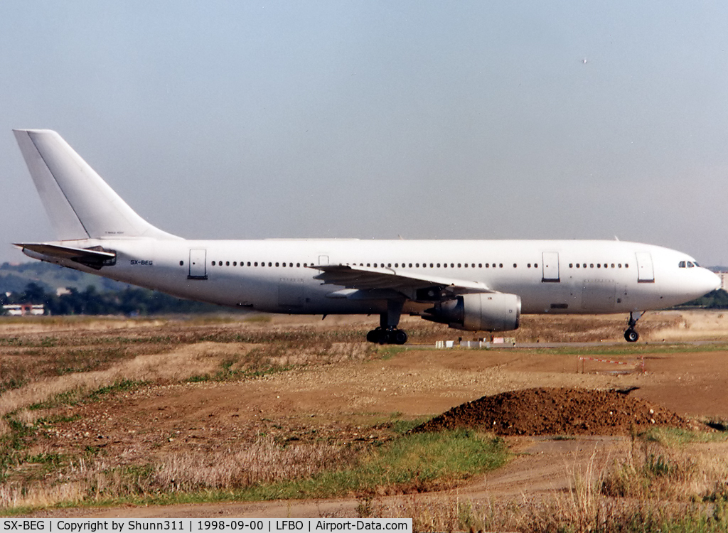 SX-BEG, 1981 Airbus A300B4-103(F) C/N 0148, Arriving at LFBO as returned to lessor and rolling to the SOGERMA Center for Cargo outfitting...
