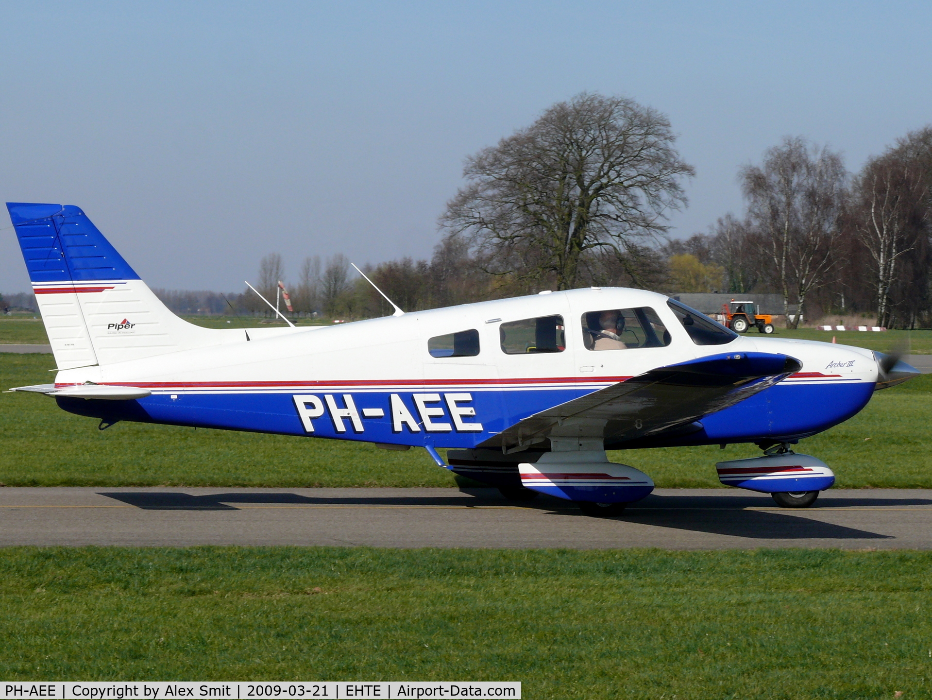 PH-AEE, Piper PA-28-181 Cherokee Archer II C/N 2843076, Piper Pa28-181 Archer III PH-AEE private
