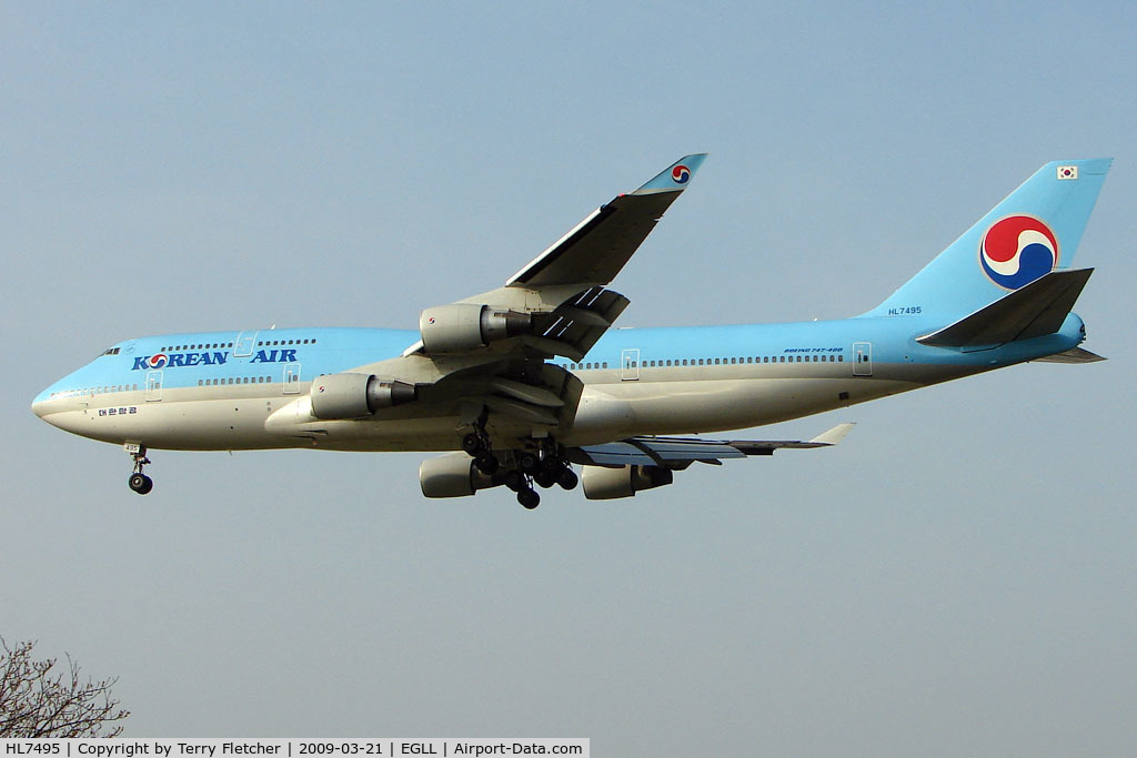 HL7495, Boeing 747-4B5 C/N 28096, KAL B747 about to land at Heathrow