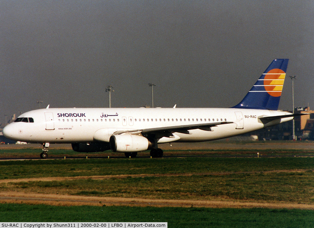 SU-RAC, 1994 Airbus A320-231 C/N 478, Lining up rwy 33R for departure...