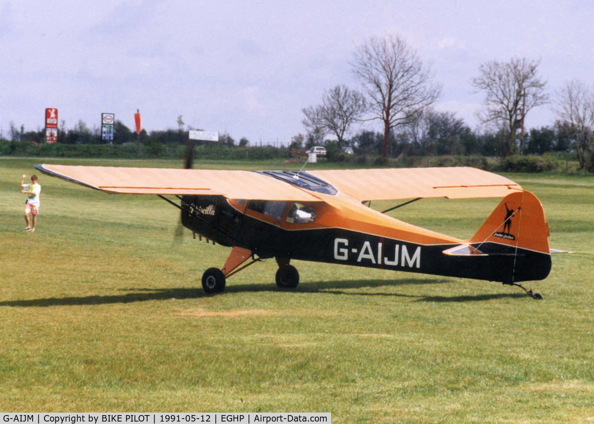 G-AIJM, 1946 Auster J-4 Archer C/N 2069, BEING DIRECTED TO THE A/C PARK