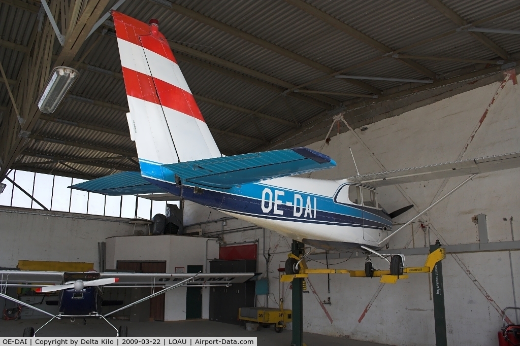 OE-DAI, 1961 Cessna 172B C/N 17247801, Hangar Stockerau