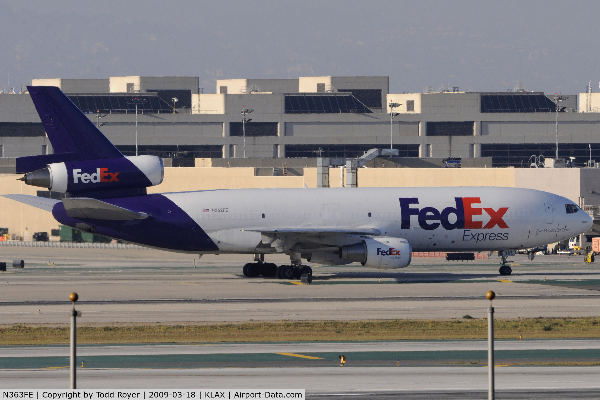 N363FE, 1981 McDonnell Douglas MD-10-10F C/N 48263, Taxi to gate