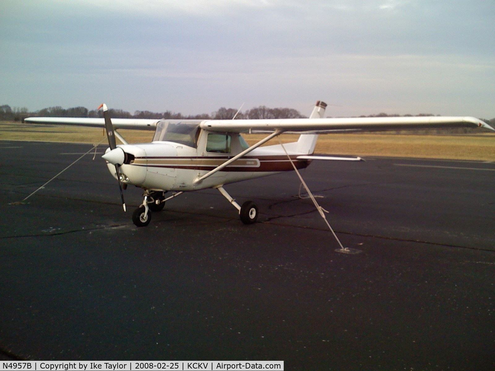 N4957B, 1979 Cessna 152 C/N 15283724, 4957B at Outlaw
