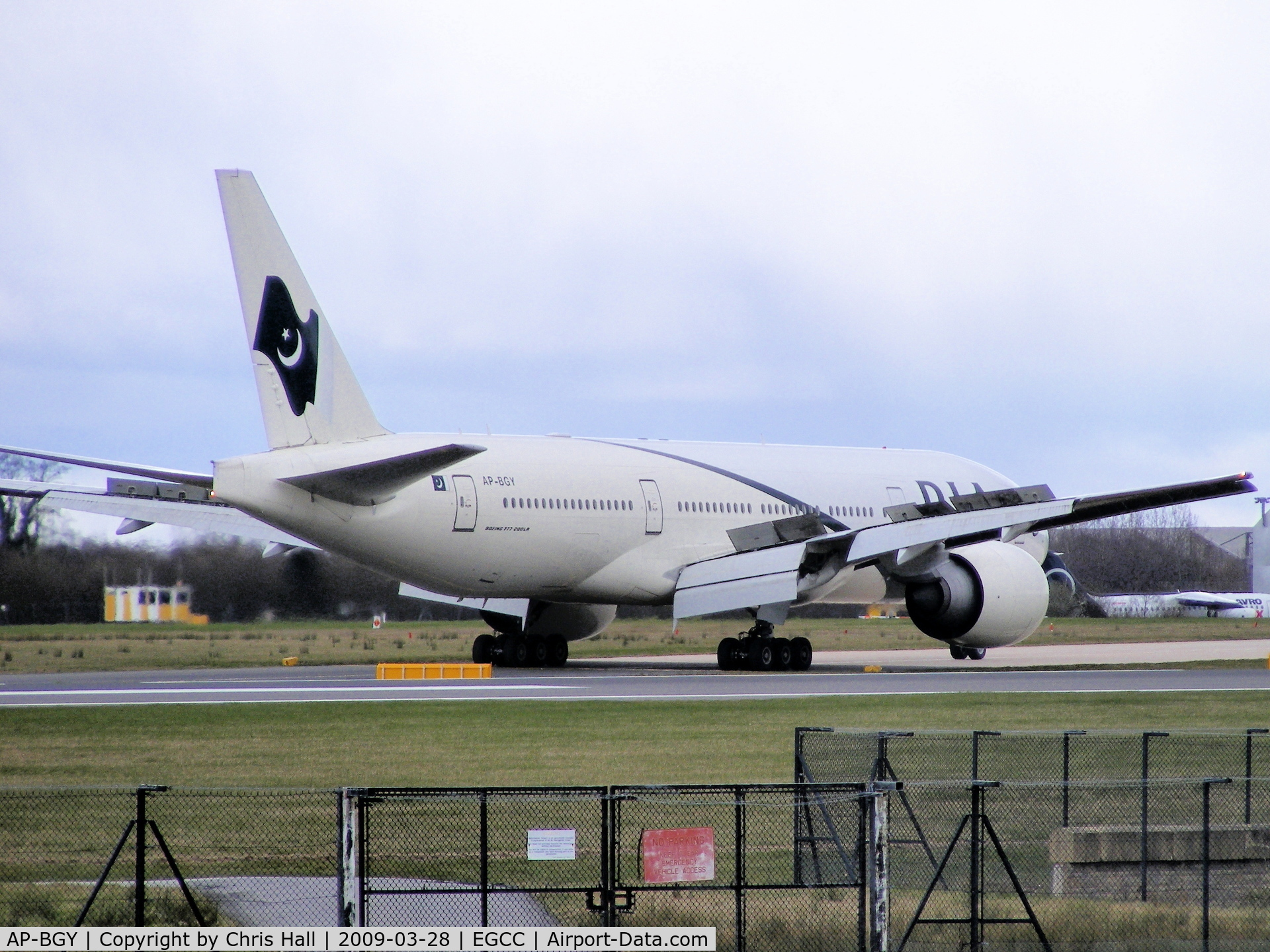 AP-BGY, 2005 Boeing 777-240/LR C/N 33781, PIA