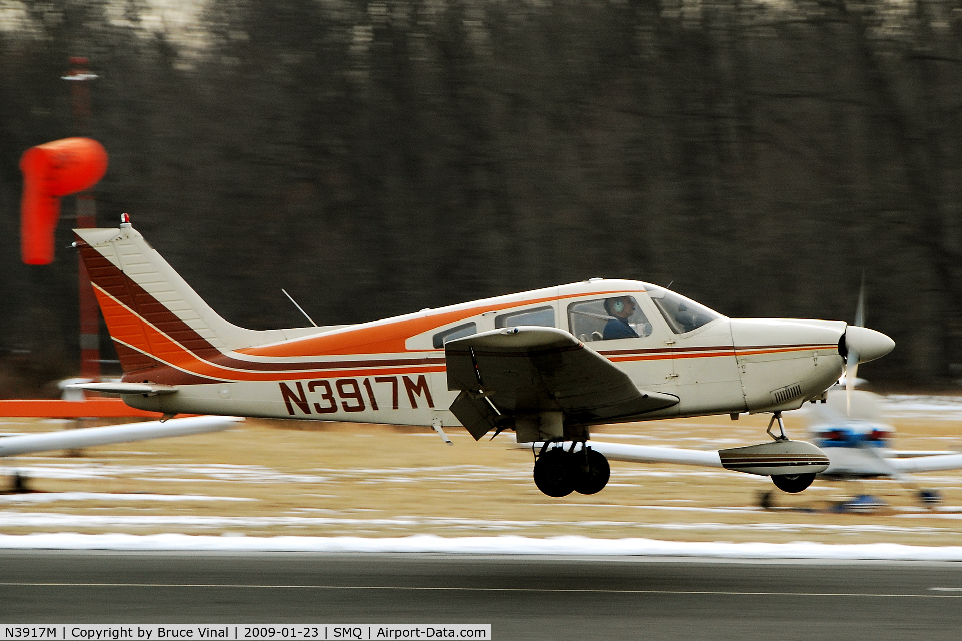 N3917M, 1978 Piper PA-28-181 Archer II C/N 28-7890339, Touching down at Somerset