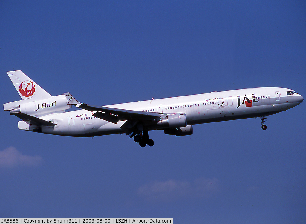 JA8586, 1995 McDonnell Douglas MD-11F C/N 48577, Landing rwy 14