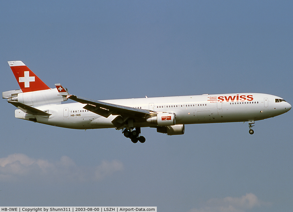 HB-IWE, 1991 McDonnell Douglas MD-11F C/N 48447, Landing rwy 14