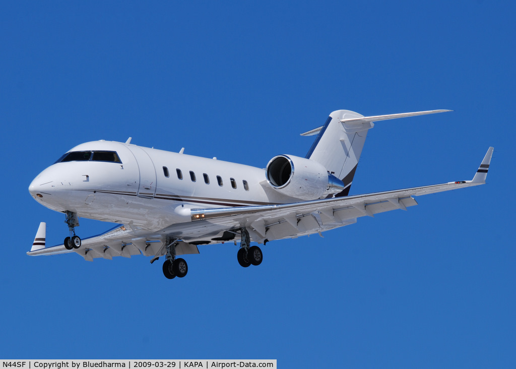N44SF, 2004 Bombardier Challenger 604 (CL-600-2B16) C/N 5601, On final approach to 17L.