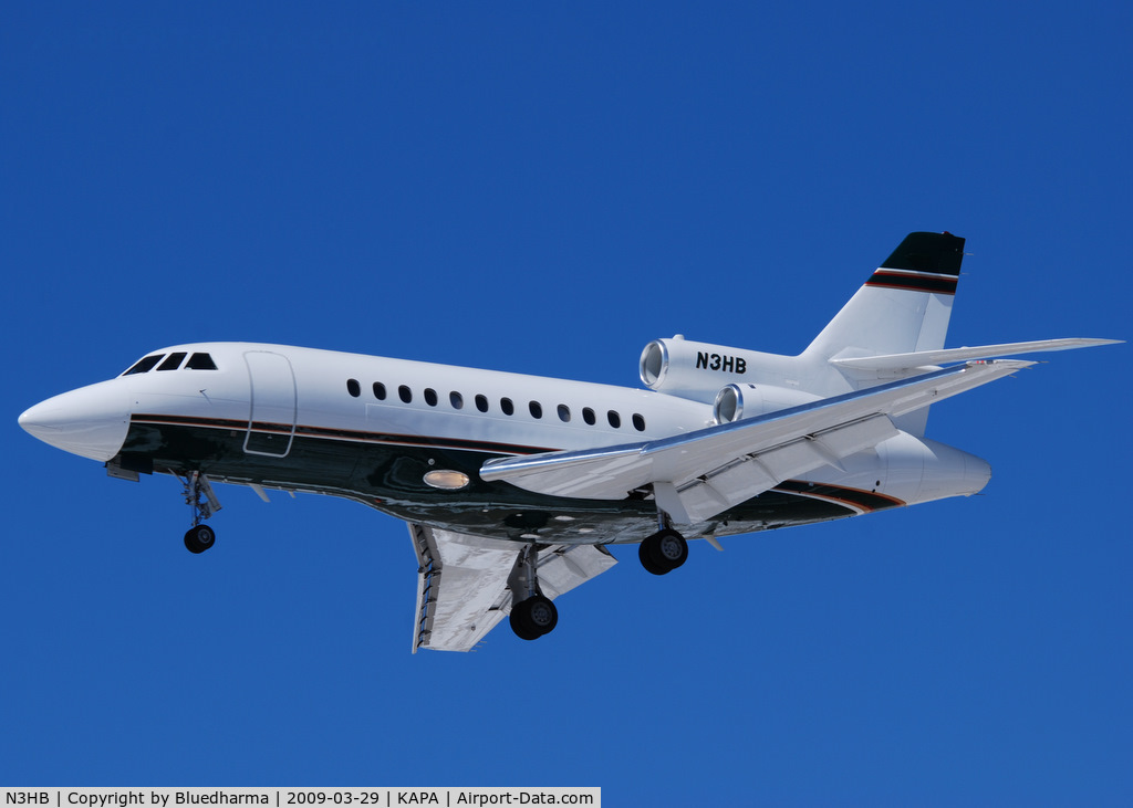 N3HB, 1993 Dassault Falcon 900 C/N 126, On final approach to 17L.