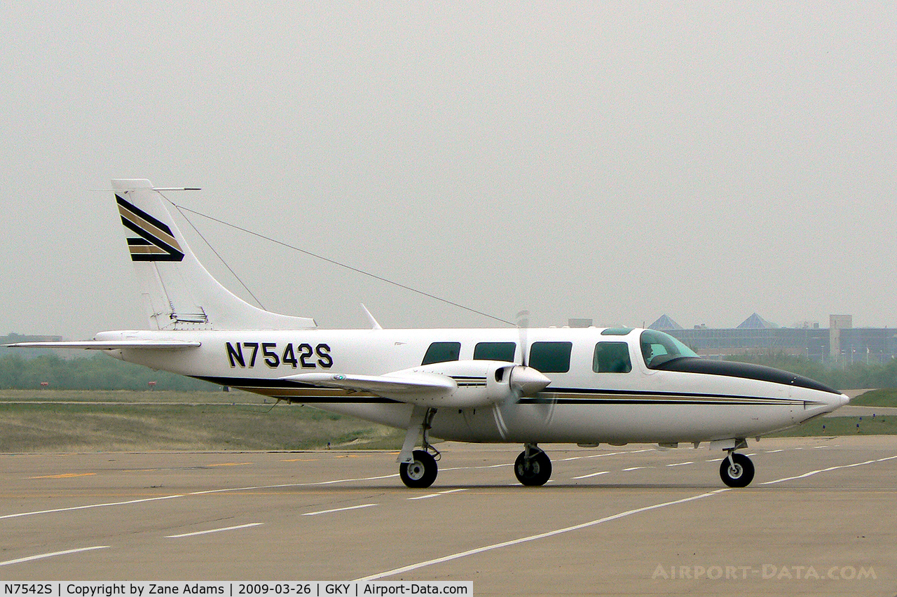 N7542S, Piper Aerostar 600 C/N 60-0173-077, At Arlington Municipal