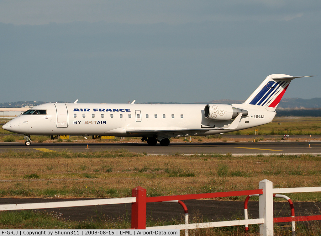 F-GRJJ, 1997 Canadair CRJ-100ER (CL-600-2B19) C/N 7190, Taxiing holding point rwy 32R for departure with new titles