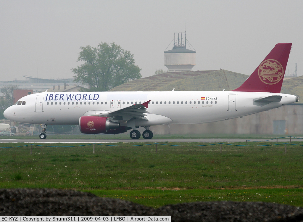 EC-KYZ, 2008 Airbus A320-214 C/N 3758, Ready for take off rwy 32R in Juneyao Airlines c/s... Ntu by this company !