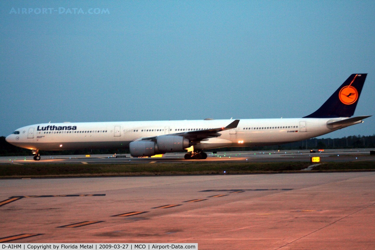 D-AIHM, 2006 Airbus A340-642 C/N 762, Just added to the database, night arrival of DLH A340-600