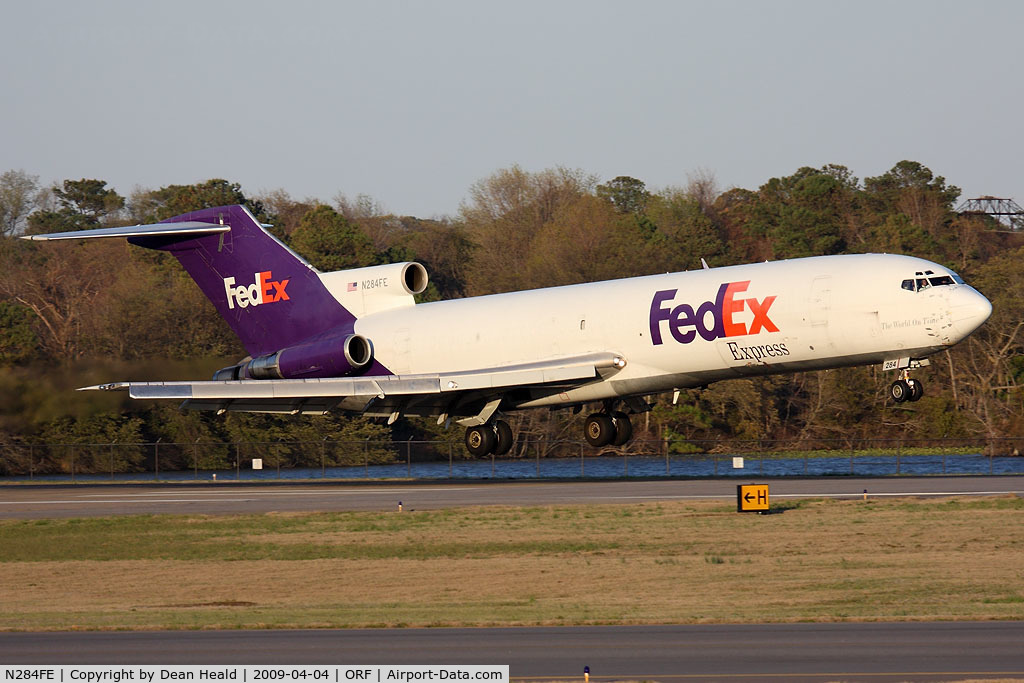 N284FE, 1982 Boeing 727-233F C/N 22621, FedEx N284FE (FLT FDX307) from Memphis Int'l (KMEM) landing on RWY 23.