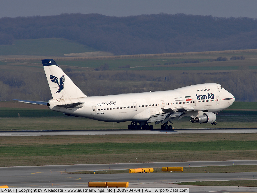 EP-IAH, 1976 Boeing 747-286M C/N 21218, Landing of this 32 yr old veteran on RWY 16 in VIE