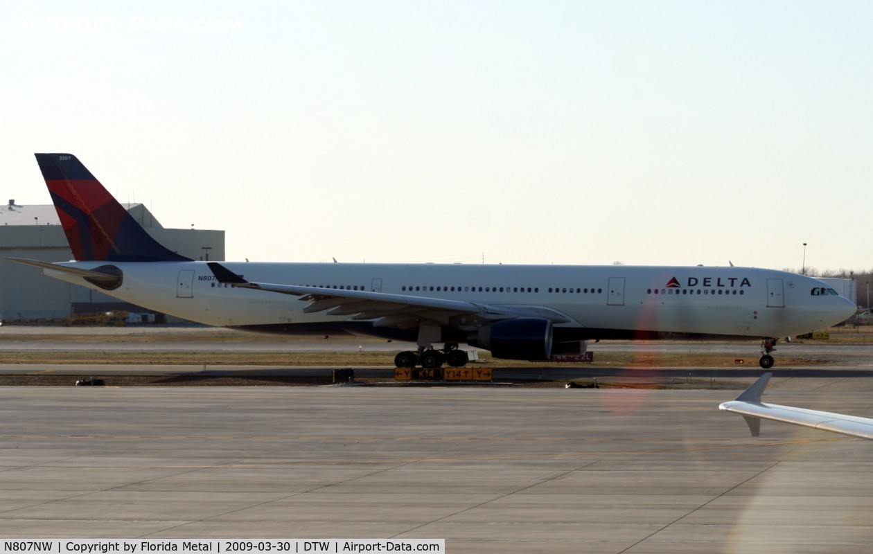N807NW, 2004 Airbus A330-323 C/N 0588, Northwest A330 in Delta colors