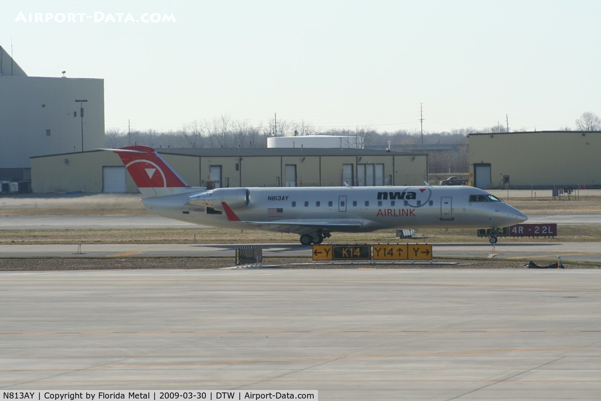 N813AY, 2005 Bombardier CRJ-200LR (CL-600-2B19) C/N 8013, Pinnacle CRJ-200