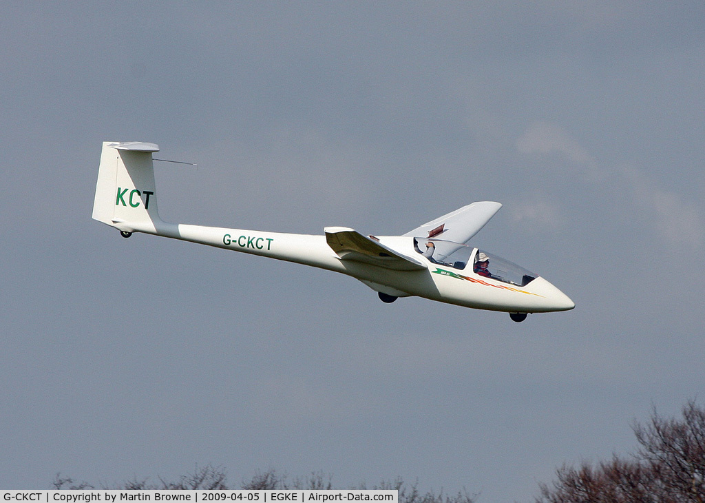 G-CKCT, 2002 Schleicher ASK-21 C/N 21751, Landing