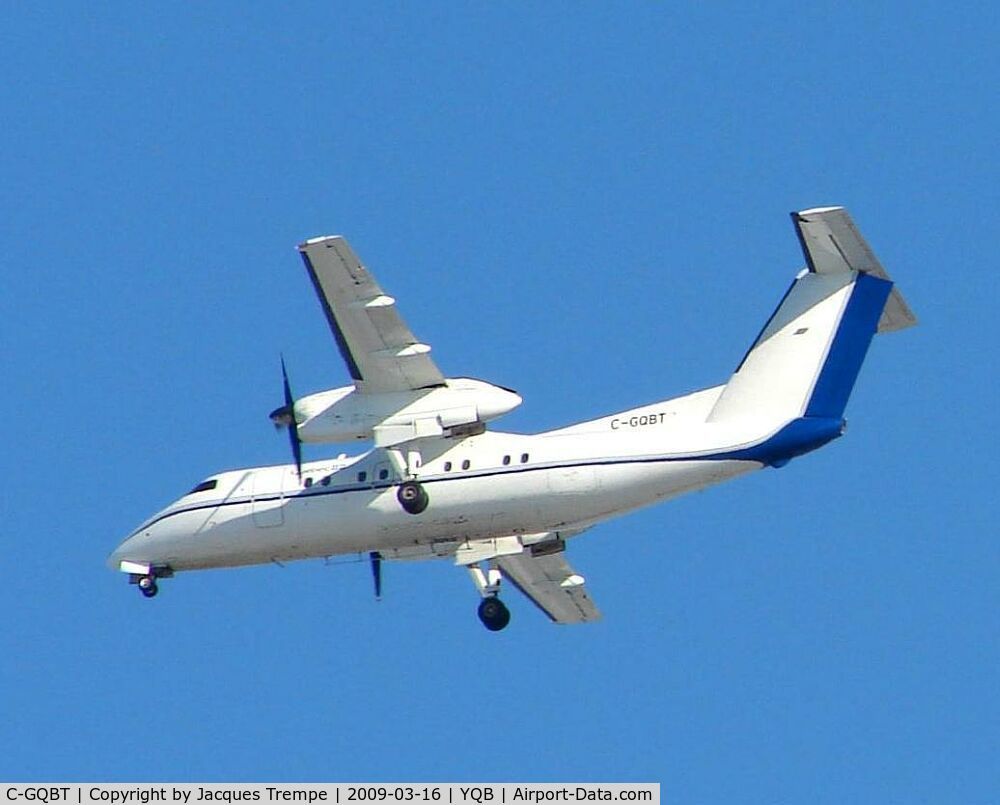 C-GQBT, 1997 De Havilland Canada DHC-8-202 Dash 8 C/N 470, On approach runway 30