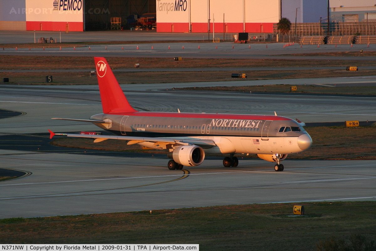 N371NW, 2001 Airbus A320-212 C/N 1535, Northwest A320