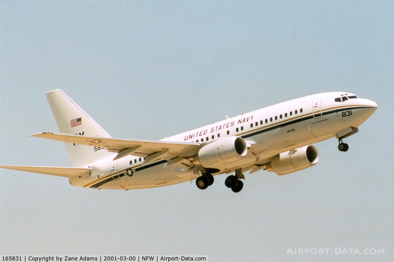 165831, 2000 Boeing C-40A Clipper (737-fAF) C/N 30200, Departing NASJRB Fort Worth.