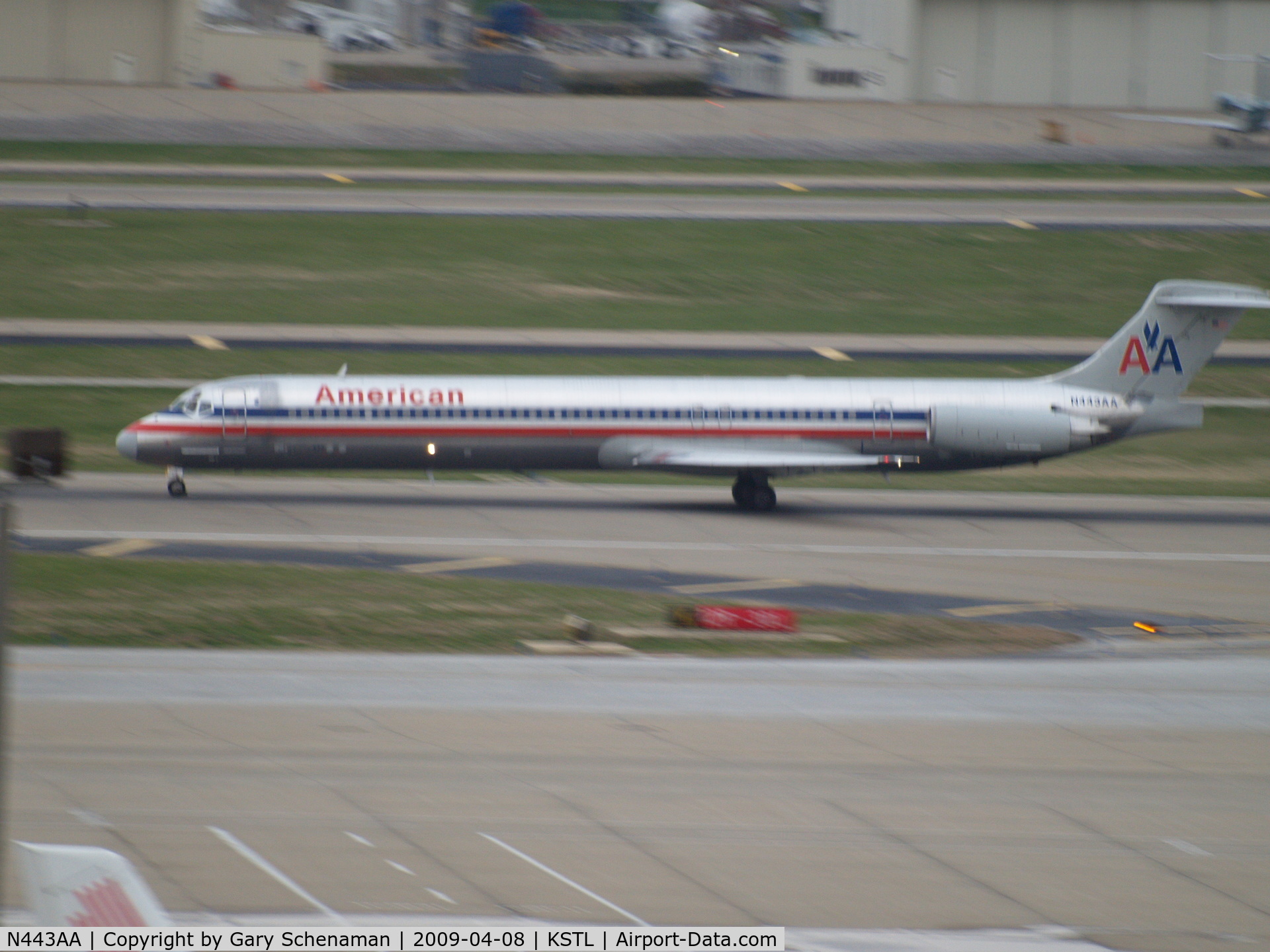 N443AA, 1987 McDonnell Douglas MD-82 (DC-9-82) C/N 49469, TAKEOFF ROLL AT ST. LOUIS