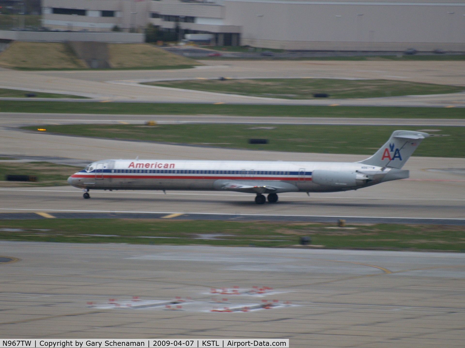N967TW, 1999 McDonnell Douglas MD-83 (DC-9-83) C/N 53617, TAKEOFF ROLL AT ST. LOUIS
