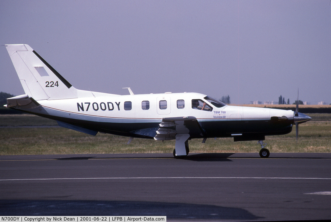 N700DY, 2000 Socata TBM-700 C/N 165, LFPB