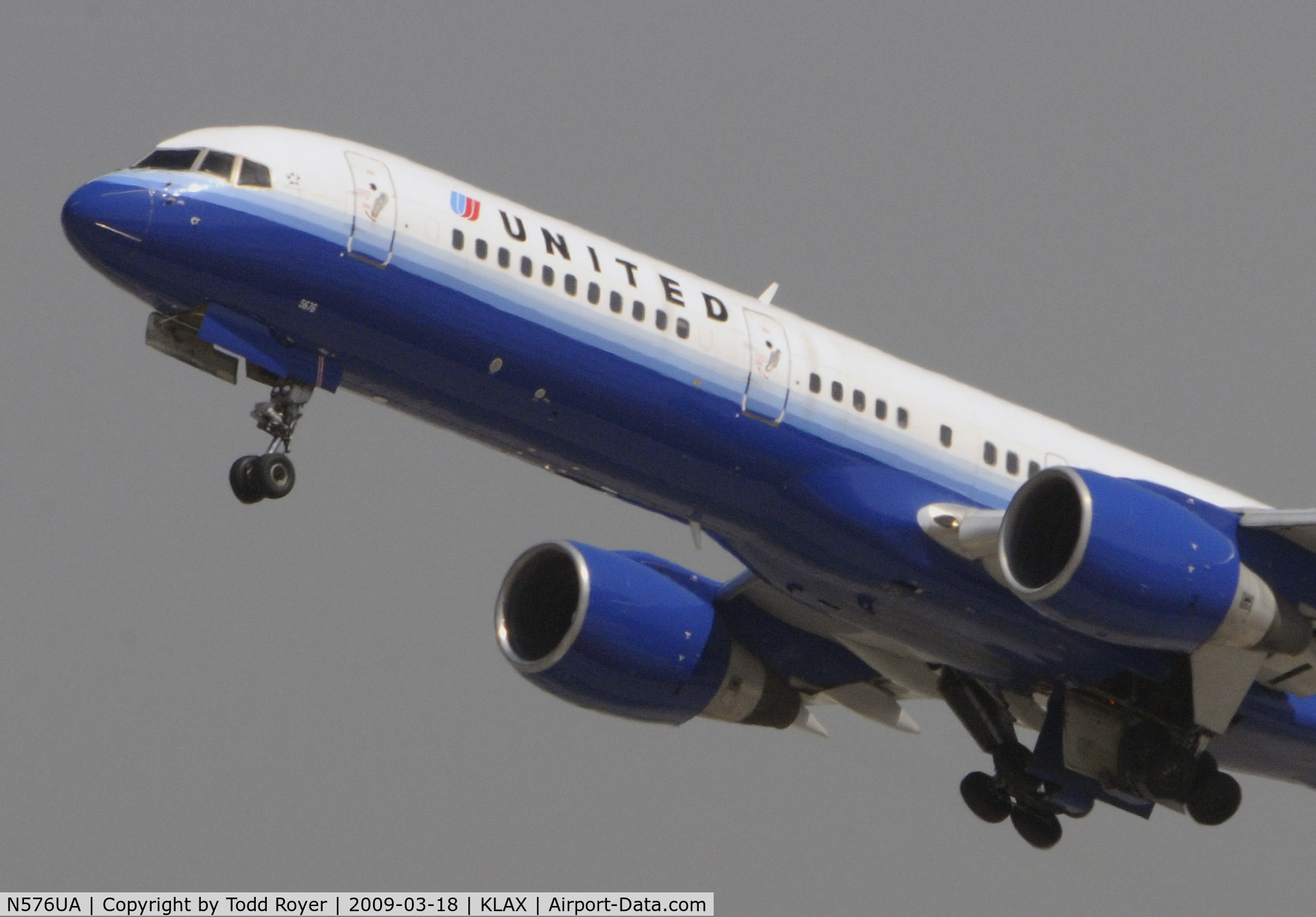 N576UA, 1993 Boeing 757-222 C/N 26690, Departing LAX on 25R