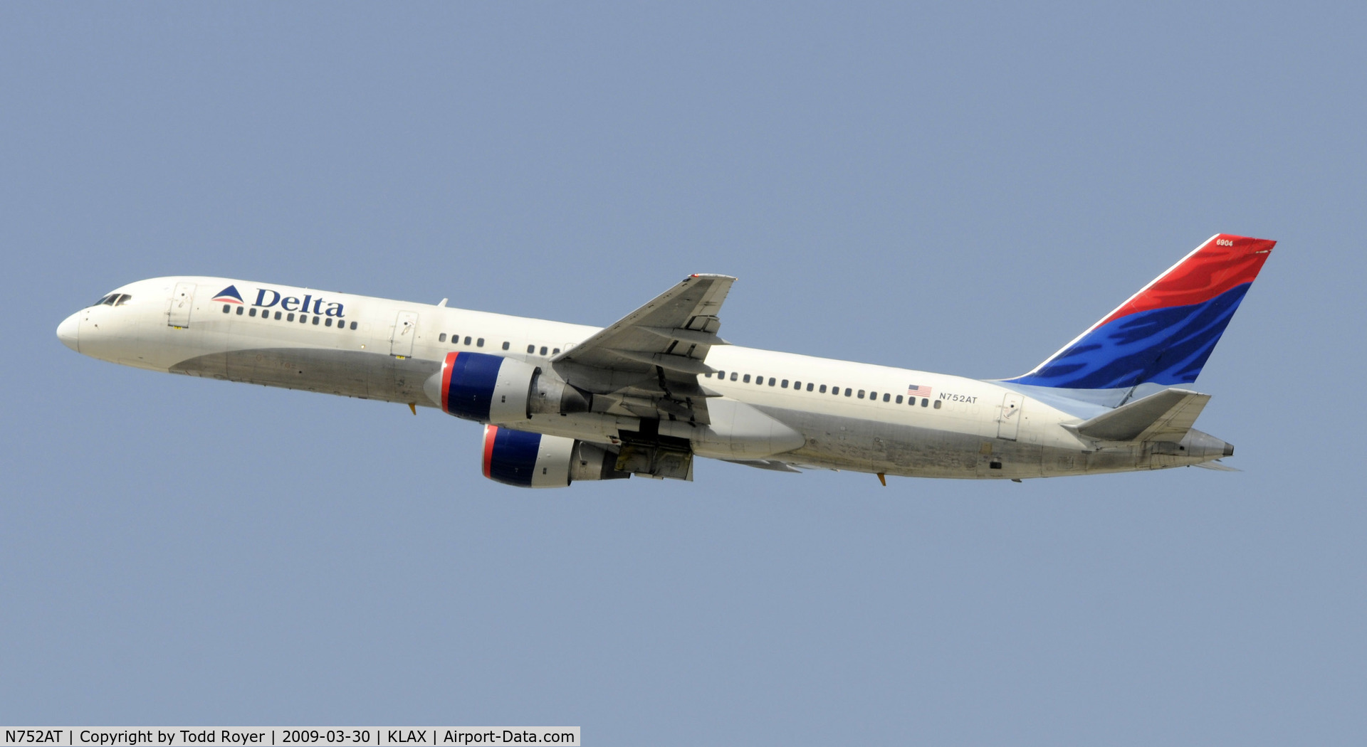 N752AT, 1984 Boeing 757-212 C/N 23128, Departing LAX on 25R