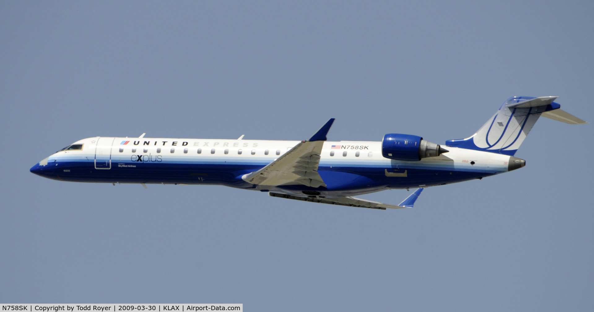 N758SK, 2005 Bombardier CRJ-701ER (CL-600-2C10) Regional Jet C/N 10222, Departing LAX on 25R