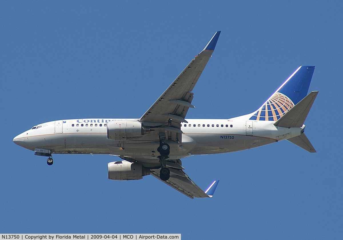 N13750, 1999 Boeing 737-724 C/N 28941, Continental 737-700