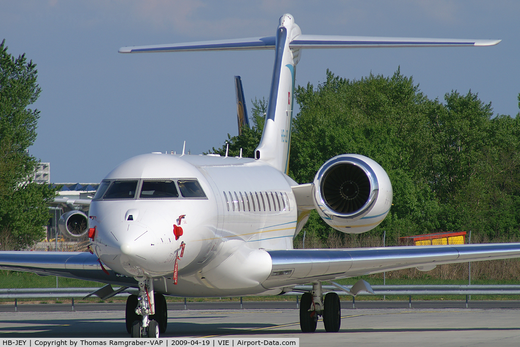 HB-JEY, 2005 Bombardier BD-700-1A10 Global Express C/N 9173, Comlux Aviation Bombardier Globalexpress