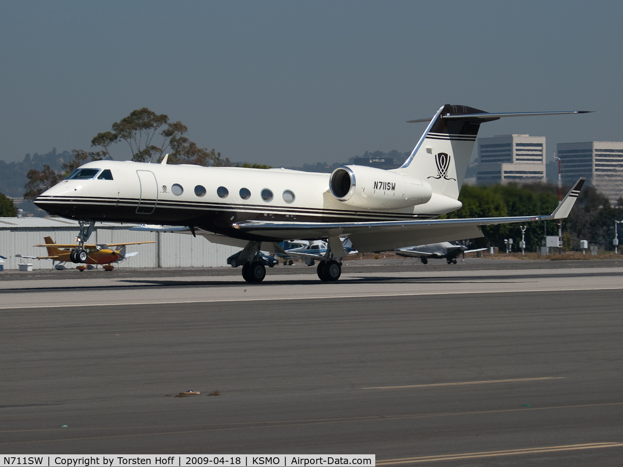 N711SW, 2007 Gulfstream Aerospace GIV-X (G450) C/N 4085, N711SW arriving on RWY 21