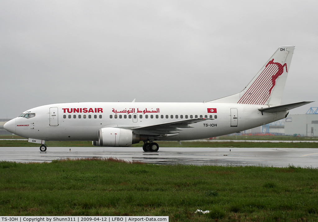 TS-IOH, 1993 Boeing 737-5H3 C/N 26640, Taxiing to the terminal...