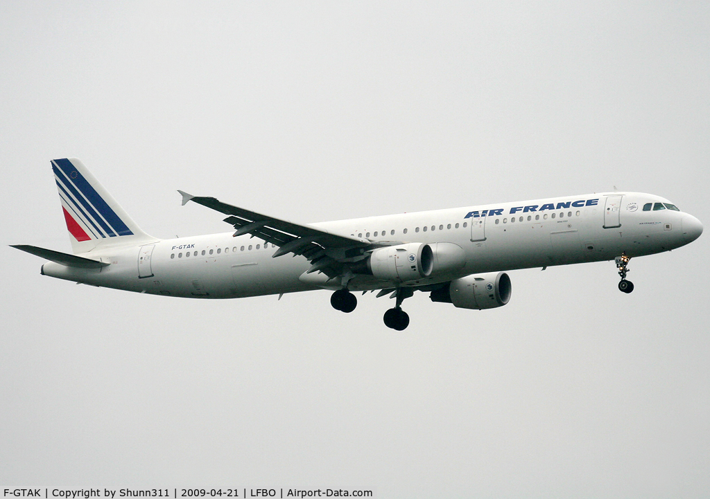 F-GTAK, 2001 Airbus A321-211 C/N 1658, Landing rwy 32L