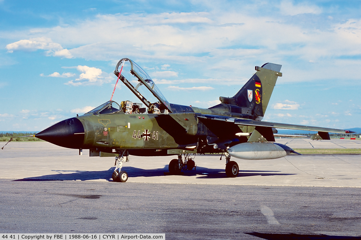 44 41, Panavia Tornado IDS C/N 359/GS098/4141, waiting for the next crew at Goose Bay (KM25 slidescan)