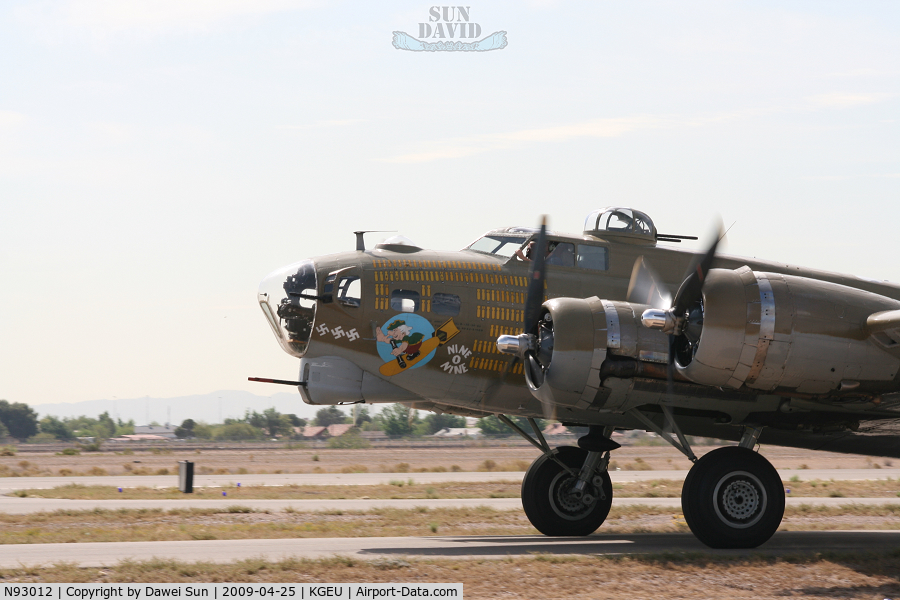 N93012, 1944 Boeing B-17G-30-BO Flying Fortress C/N 32264, B-17 taxiing on A