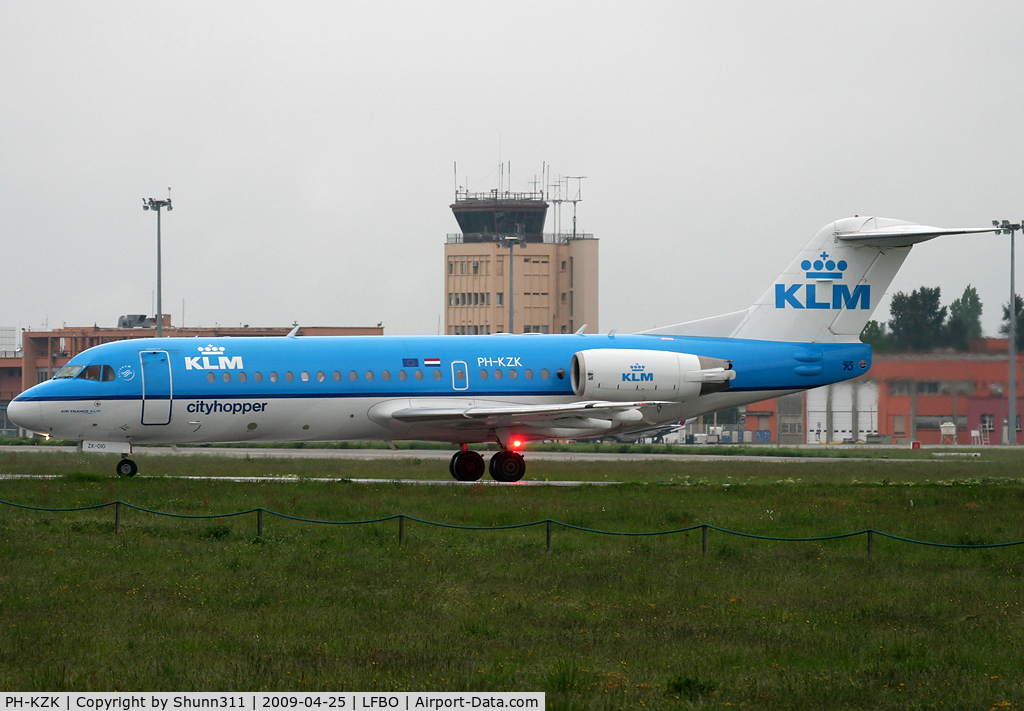 PH-KZK, 1997 Fokker 70 (F-28-0070) C/N 11581, Lining up rwy 32R for departure...