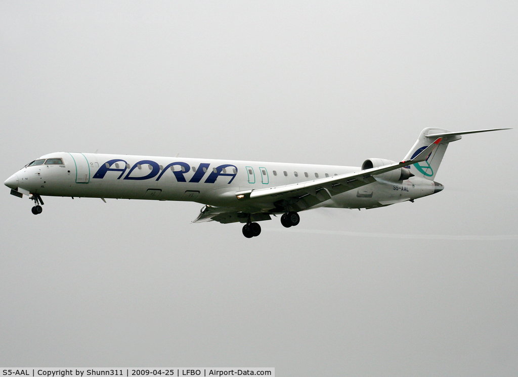 S5-AAL, 2007 Bombardier CRJ-900LR (CL-600-2D24) C/N 15129, Landing rwy 32R