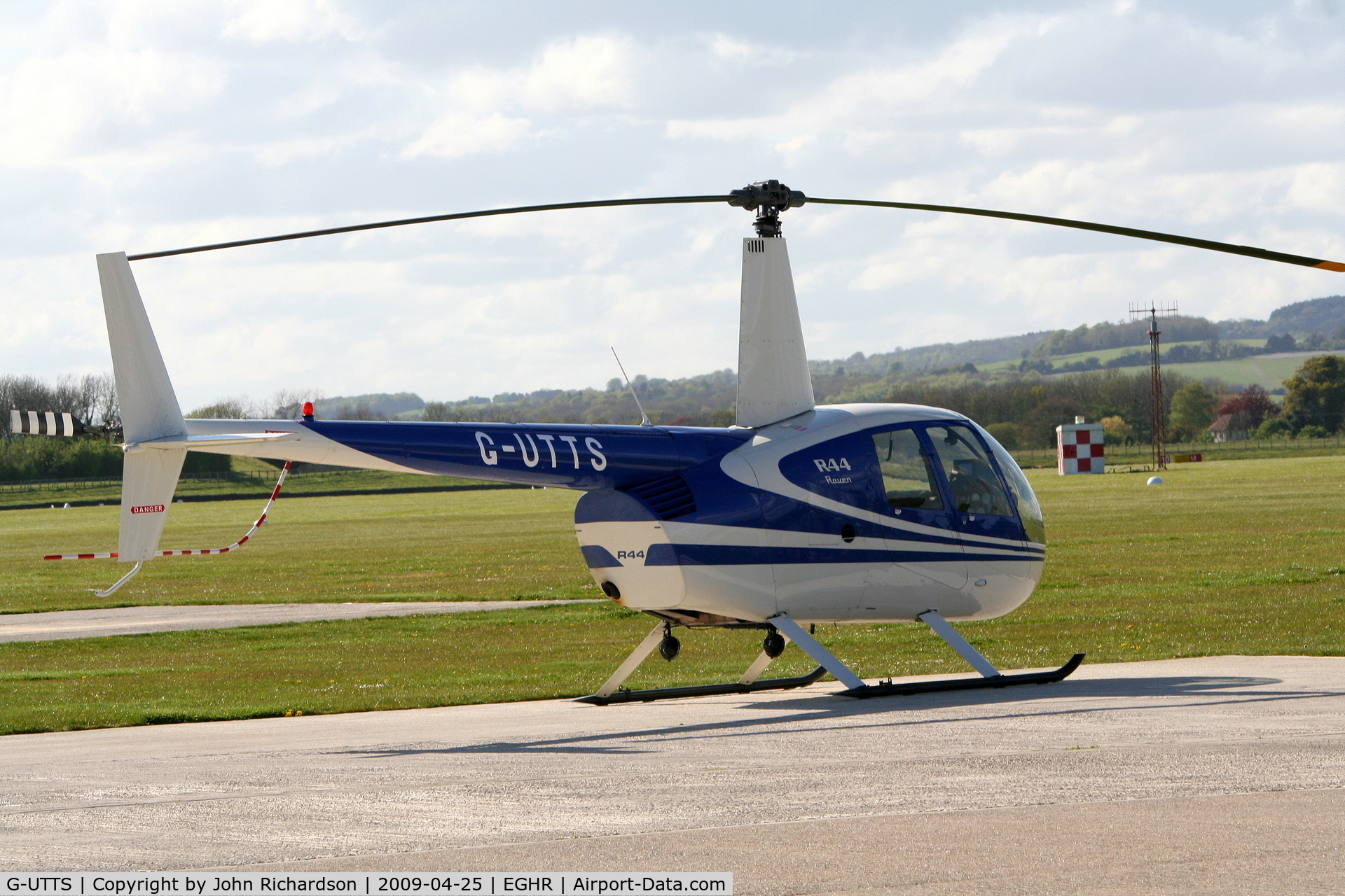 G-UTTS, 2000 Robinson R44 C/N 0865, At Goodwood