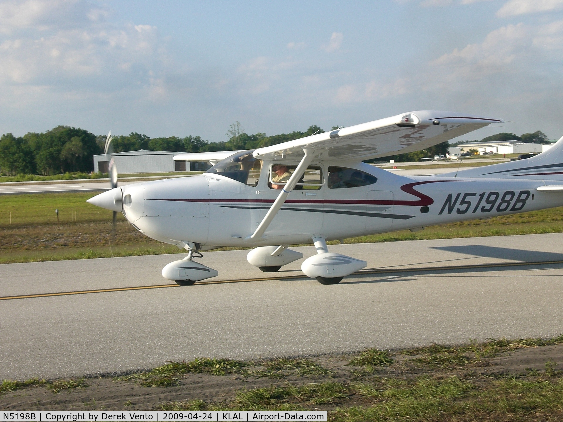 N5198B, 2002 Cessna 182T Skylane C/N 18281127, Sun 'N Fun 2009