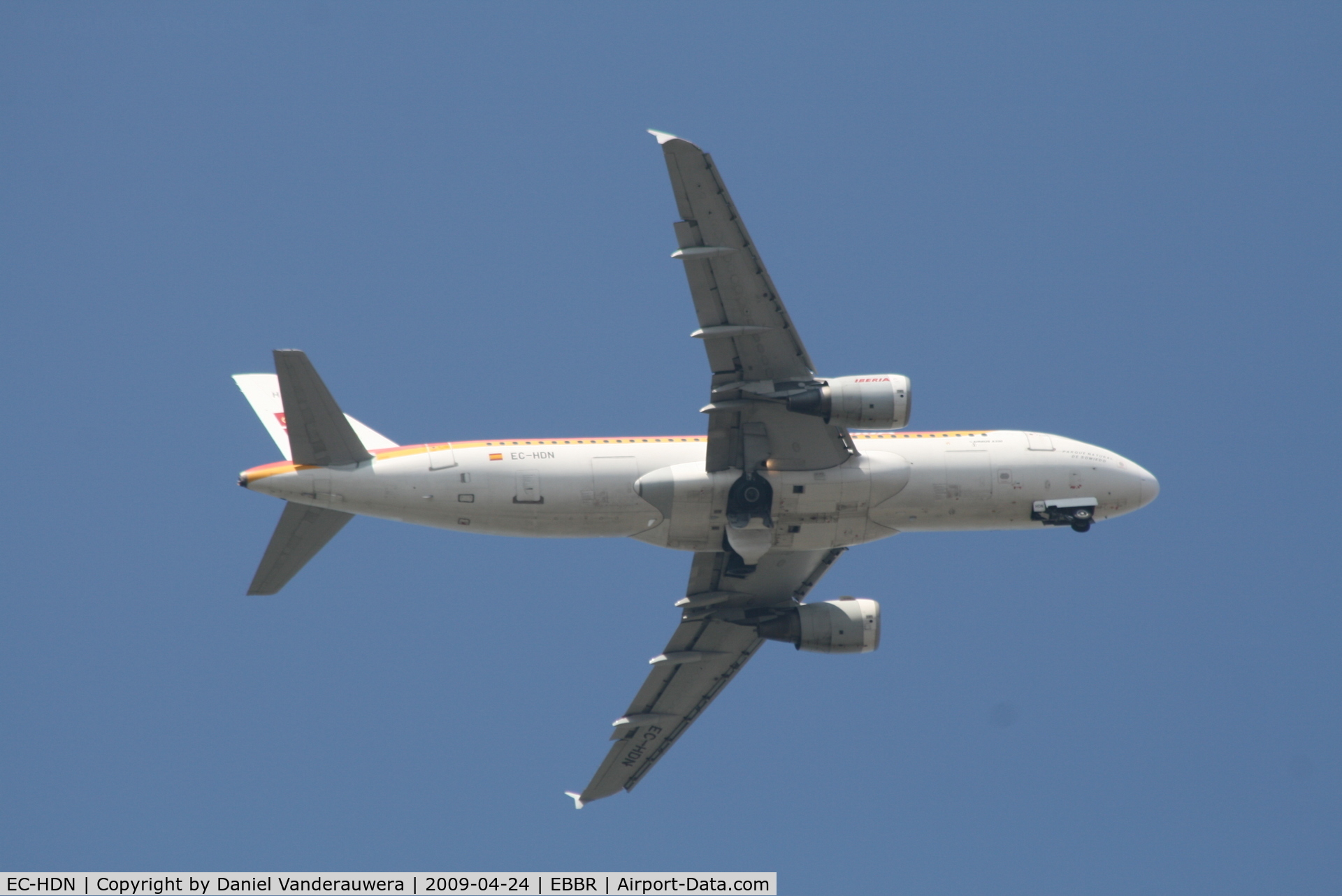 EC-HDN, 1999 Airbus A320-214 C/N 1087, flight IB3202 is on approach to rwy 07L