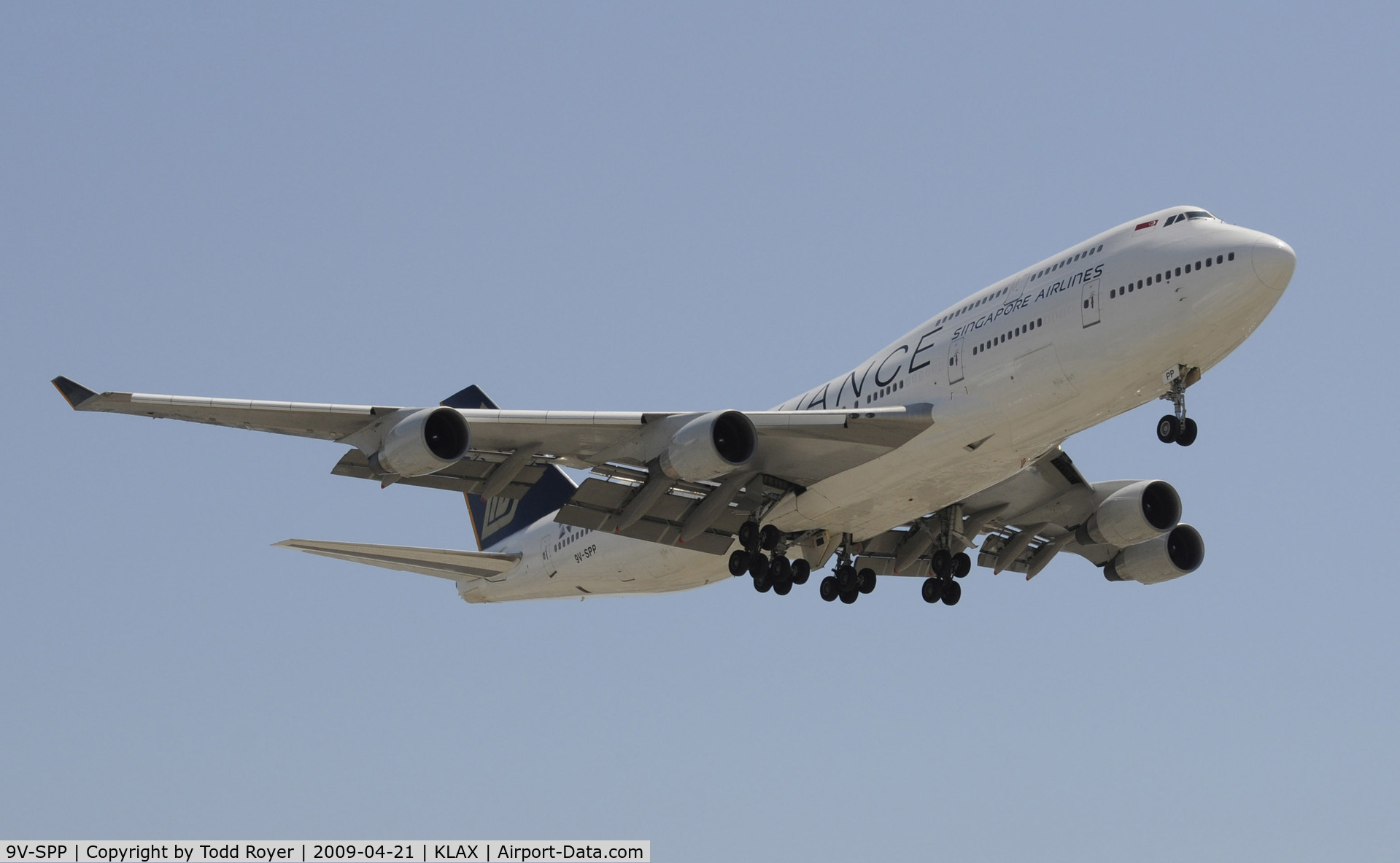 9V-SPP, 2001 Boeing 747-412 C/N 28029, Landing 24R at LAX