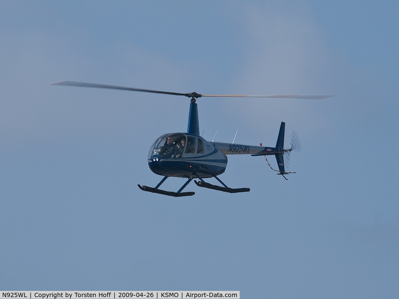 N925WL, 2004 Robinson R44 II C/N 10462, N925WL arriving on RWY 21