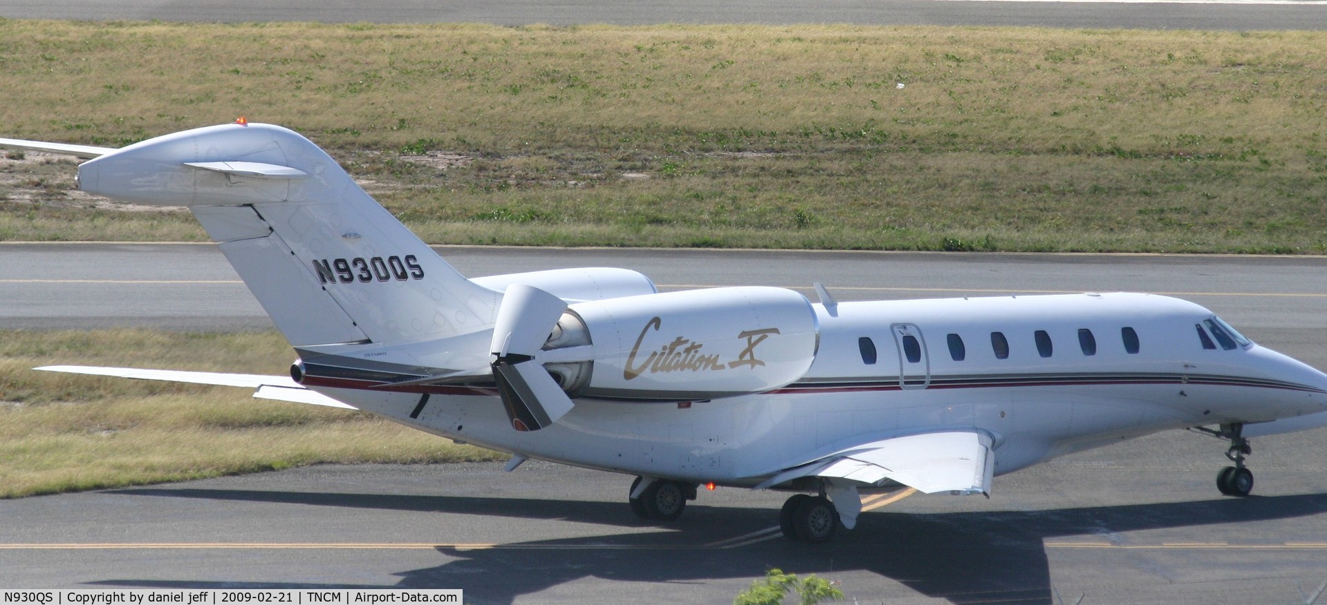 N930QS, 2000 Cessna 750 Citation X C/N 750-0130, taxing runway 10