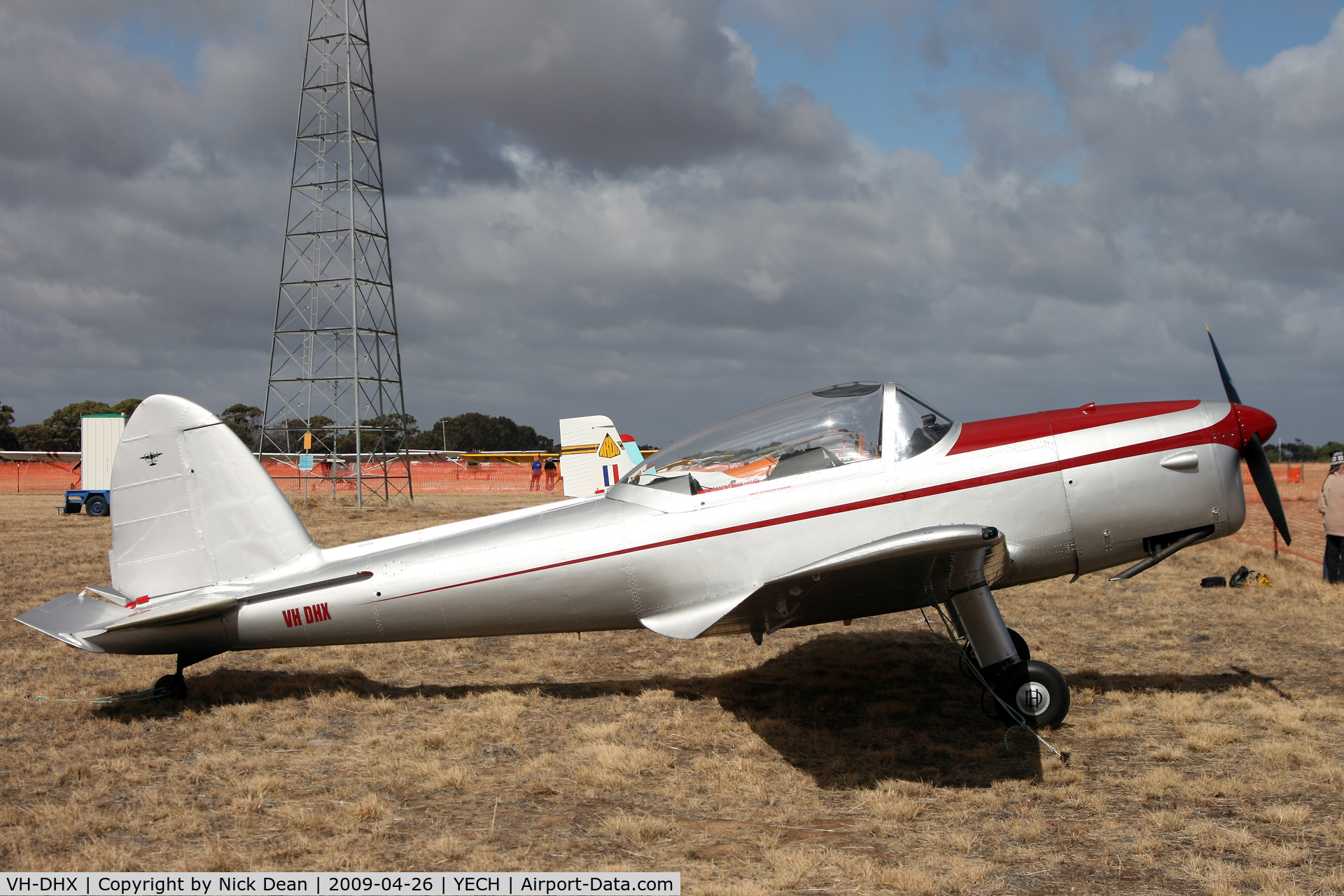 VH-DHX, 1953 De Havilland DHC-1 Chipmunk 21 C/N C1-0944, YECH