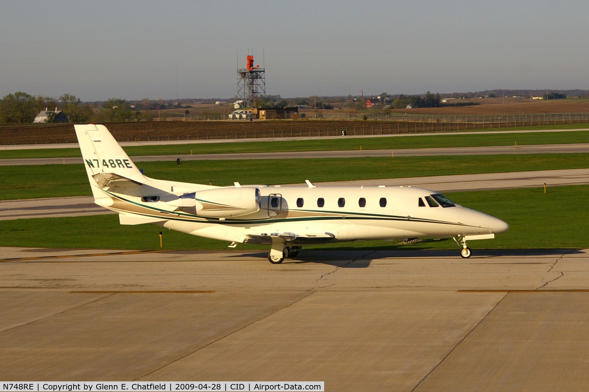 N748RE, 2008 Cessna 560XL C/N 560-6008, Taxiing past the tower to Landmark FBO.