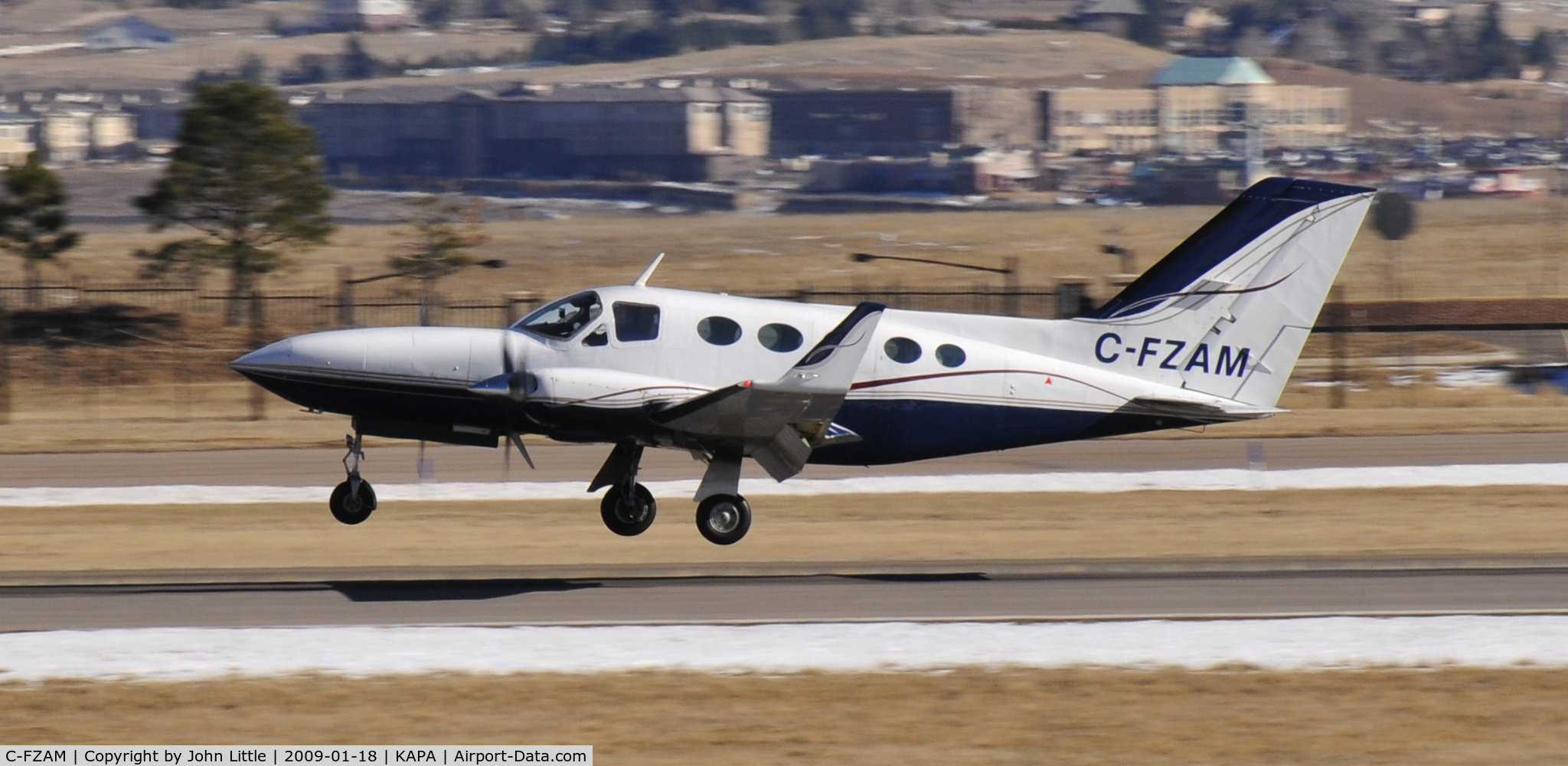 C-FZAM, 1981 Cessna 414A Chancellor C/N 414A0670, Cessna landing 35R